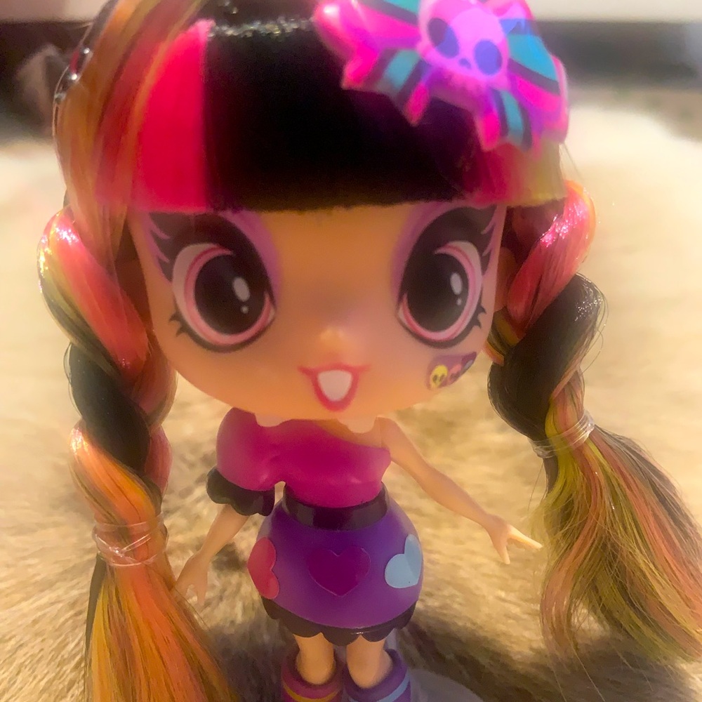 Lansay DECORA GIRLZ Luna 5 inch Doll + Stand & Accessories Shown in Pictures